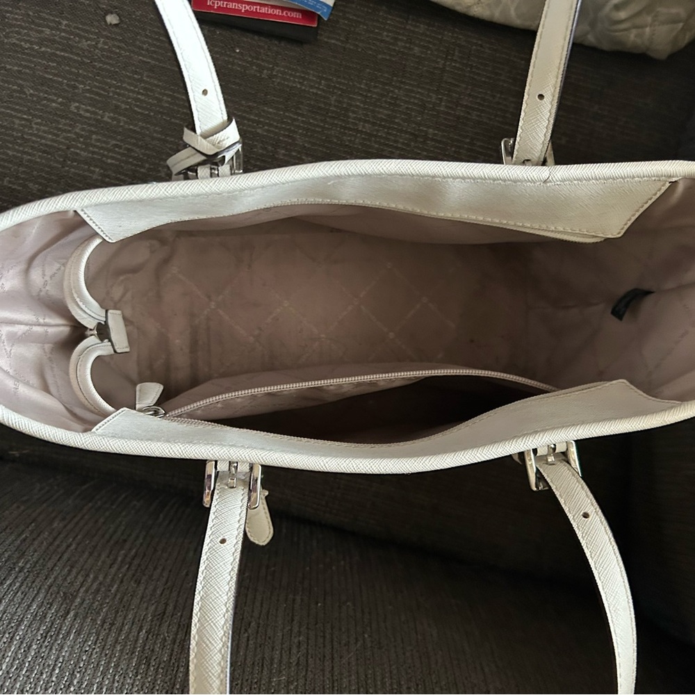Michael Kors White Tote Bag-NEVER BEEN USED! - Picture 4 of 7